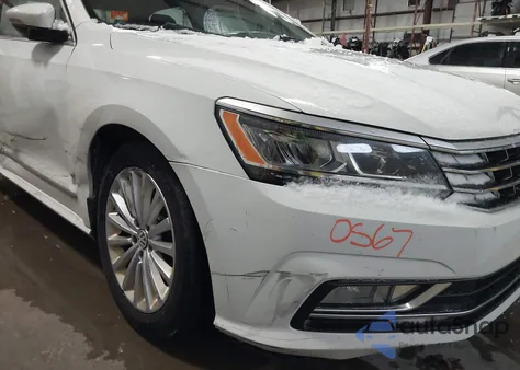 2017 Volkswagen Passat 1.8T Se из США, поврежденный, VIN 1VWBT7A36HC031133